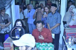 Penjabat (Pj) Wali Kota Palembang Cheka Virgowansyah melannnnnnnching Pasar Gubah sebagai pilot projec Pasar Digital, Jumat (14/2/2025). Foto: Kominfo Palembang.