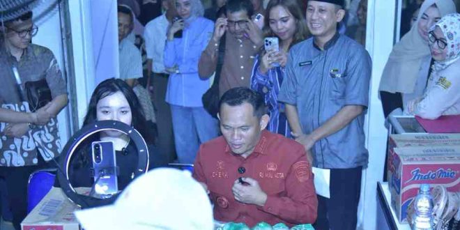 Penjabat (Pj) Wali Kota Palembang Cheka Virgowansyah melannnnnnnching Pasar Gubah sebagai pilot projec Pasar Digital, Jumat (14/2/2025). Foto: Kominfo Palembang.