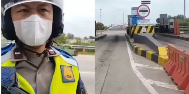Polisi yang menghentikan mobil di depan gerbang tol Keramasan, Palembang. Foto: screenshot medsos.