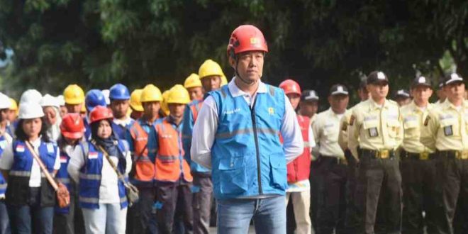 Para peserta apel bulanan K3 di halaman kantor PLN Persero UID S2JB, Selasa (11/2/2025). Foto: Humas Pemprov Sumsel.