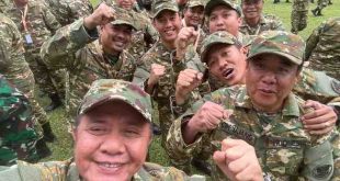 Gubernur Sumsel Herman Deru dan Wagub Cik Ujang kompak sebelum mengikuti parade senja bersama Presiden Prabowo di Magelang, Kamis (27/2/2025). Foto: Humas Pemprov Sumsel.