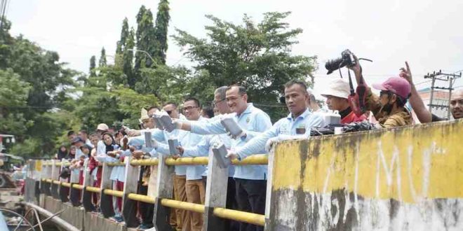Sekda Sumsel, Edward Candra, MM saat mengujungni SMAN Sumsel di Palembang, Sealasa (18/2/2025). Foto: Humas Pemprov Sumsel.