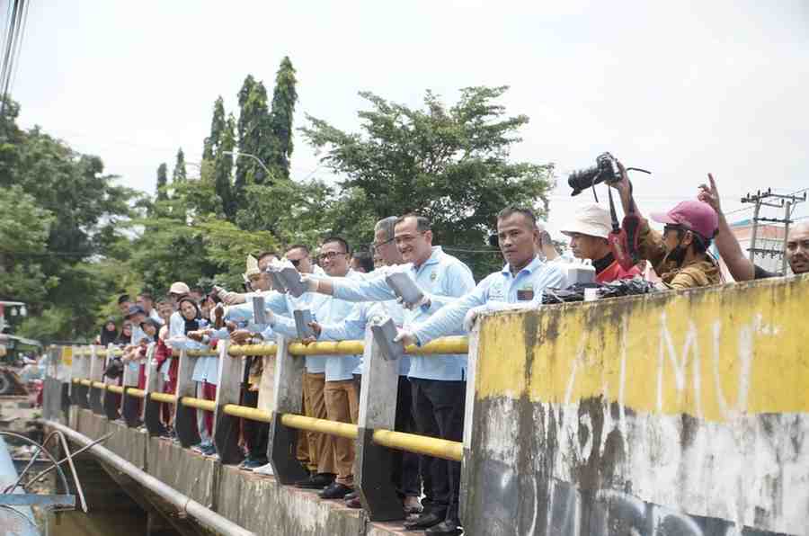 Sekda Sumsel, Edward Candra, MM saat mengujungni SMAN Sumsel di Palembang, Sealasa (18/2/2025). Foto: Humas Pemprov Sumsel.