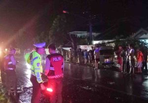 Polisi melakukan olah TKP atas kecelakaan di kawasan Muara Beliti, Mura, Kamis (13/2/2025) malam. Foto: IST