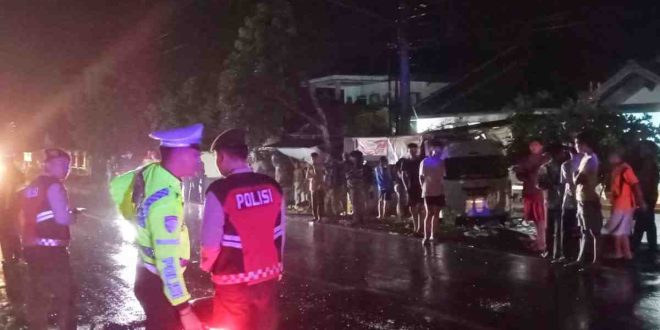 Polisi melakukan olah TKP atas kecelakaan di kawasan Muara Beliti, Mura, Kamis (13/2/2025) malam. Foto: IST