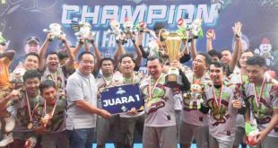 Wagub Sumsel, Cik Ujang bersama tim-tim yang menjuarai Siti Fatimah Cup 2025. Foto: Humas Pemprov Sumsel.