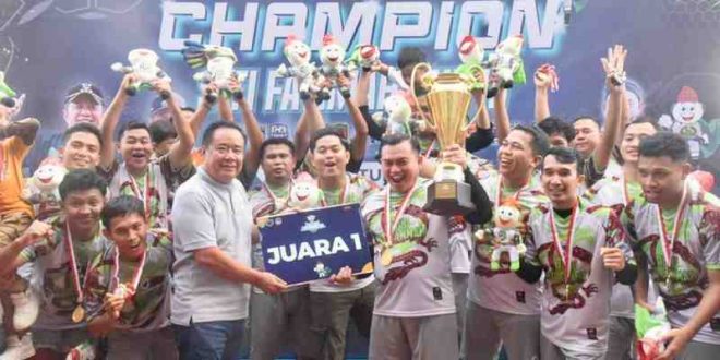 Wagub Sumsel, Cik Ujang bersama tim-tim yang menjuarai Siti Fatimah Cup 2025. Foto: Humas Pemprov Sumsel.