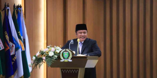Gubernur Sumsel, Hermen Deru saat sambutan di paripurna DPRD Sumsel, Senin (3/3/2025). Foto: Humas Pemprov Sumsel.