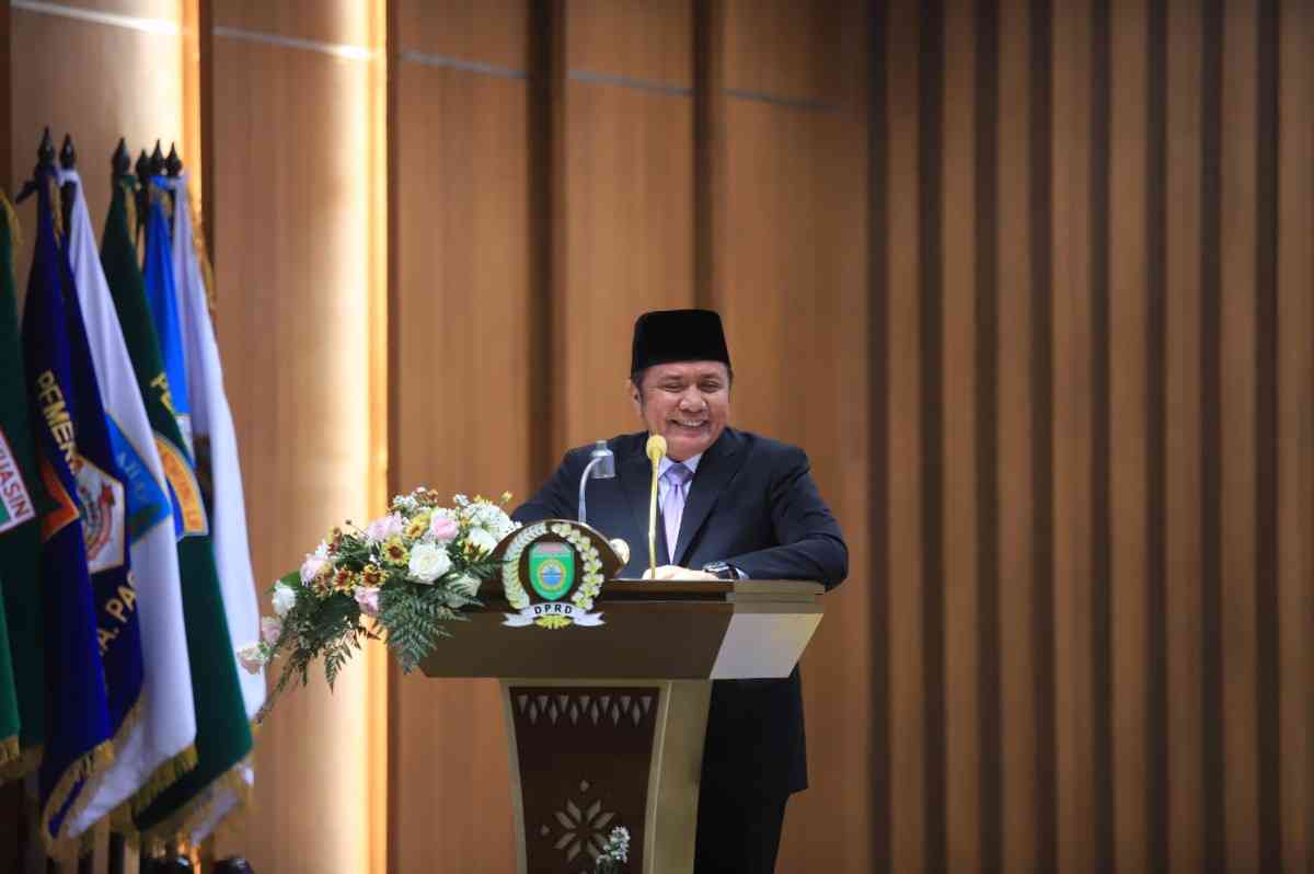Gubernur Sumsel, Hermen Deru saat sambutan di paripurna DPRD Sumsel, Senin (3/3/2025). Foto: Humas Pemprov Sumsel.