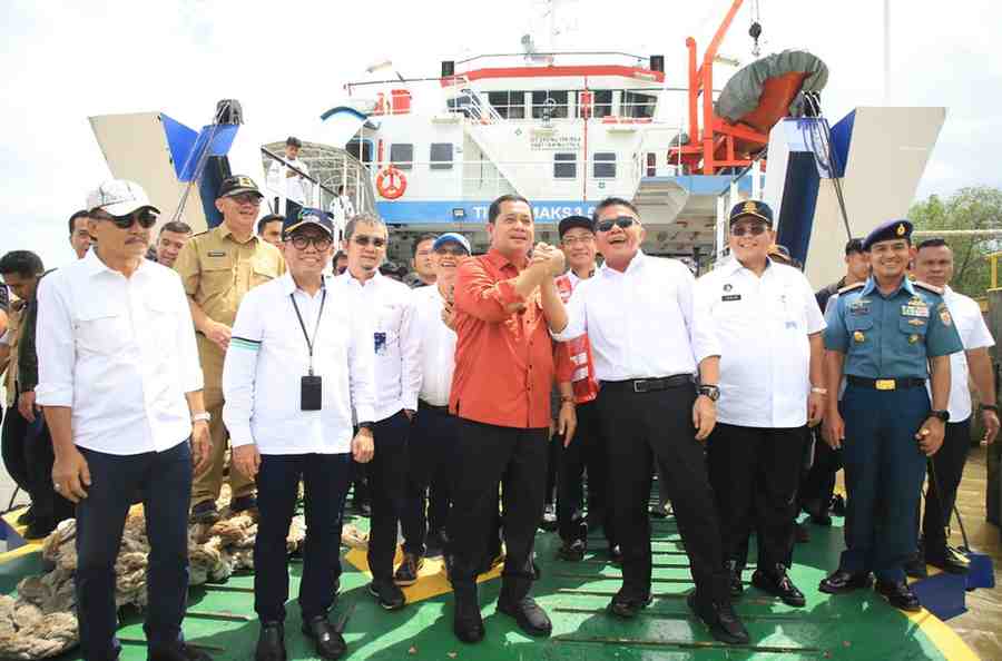 Gubernur Sumsel Herman Deru resmikan kapal ferry Leanpuri.