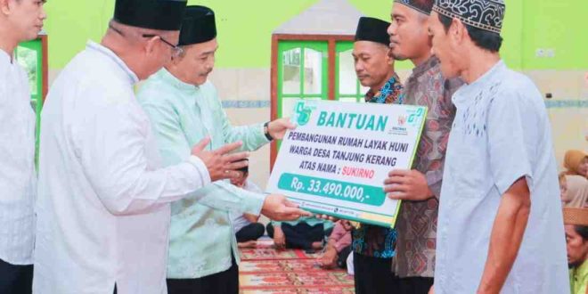 Wabup Muba, Rohman safari Ramadhan berlangsung di Masjid Jamiul Mukminun, Desa Seratus Lapan, Kecamatan Babat Supat, pada Jumat (21/3/2025). Foto: Kominfo Muba.
