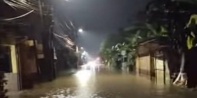 Kondisi banjir di kawasan Jalan Pipa reja, Kemuning, Sabtu (9/3/2025) subuh. Foto: screenshot medsos.