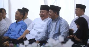 Gubernur Sumsel Herman Deru didampingi Bupati Banyuasin, Askolani saat safari Ramadan di Banyuasin, Kamis (13/3/2025). Foto: Humas Pemprov Sumsel.