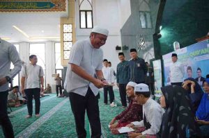 Gubernur Sumsel Herman deru saat menghadiri Dauman Ma’al Al Qur’an di Masjid Al Rai-yah DPRD Provinsi Sumsel, Minggu (23/3/2025) siang. Foto: Humas Pemprov Sumsel