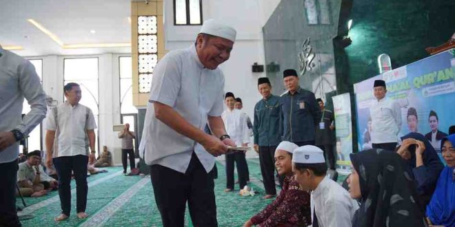 Gubernur Sumsel Herman deru saat menghadiri Dauman Ma’al Al Qur’an di Masjid Al Rai-yah DPRD Provinsi Sumsel, Minggu (23/3/2025) siang. Foto: Humas Pemprov Sumsel