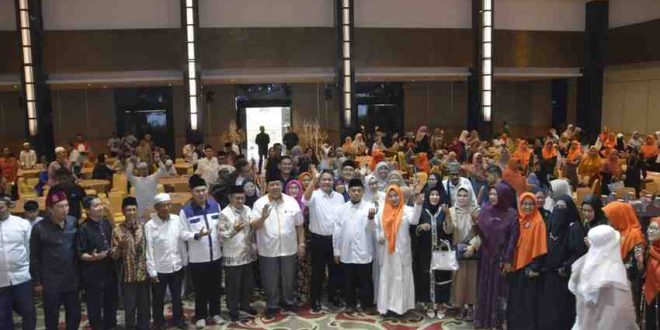 Para alumni sekolah cinta Indonesia Sumsel bersama Gubernur Sumsel, Herman Deru, Senin (24/3/2025). Foto: Dok PKS Sumsel.