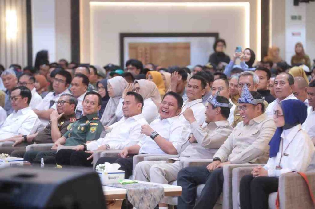 Gubernur Sumsel, Herman deru mendampingi Mentan Dr Ir H Andi Amran Sulaiman rapat koordinasi pertanian di PT Pusri Palembang, Selasa (4/3/2025). Foto: Humas Pemprov Sumsel.