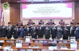 Gubernur Sumsel Herman Deru dan Wagub Cik Ujang bersama para pimpinan dan anggota DPRD Sumsel, Senin (3/3/2025). Foto: Humas DPRD Sumsel.