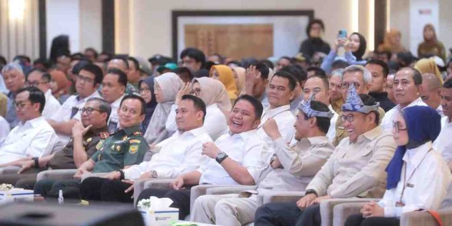 Gubernur Sumsel, Herman deru mendampingi Mentan Dr Ir H Andi Amran Sulaiman rapat koordinasi pertanian di PT Pusri Palembang, Selasa (4/3/2025). Foto: Humas Pemprov Sumsel.