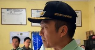 Walikota Palembang, Ratu Dewa saat sidak ke kantor Lurah PUlokerto, Kamis (6/3/2025). Foto: screenshot IG Ratu Dewa.