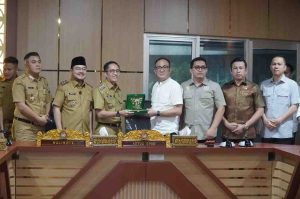 Walikota Palembang, Ratu Dewa berseliaturahim dengan para pimpinan dan anggota DPRD setempat, Senin (3/3/2025). Foto: Kominfo Palembang.