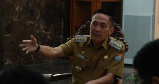 Walikota Palembang, Ratu Dewa saat bertemu pimpinan PLN Palembang, Selasa (25/3/2025). Foto: Kominfo Palembang.