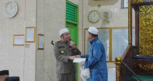 Gubernur Sumsel, Herman Deru saat Safari Jumatnya di Masjid Darut Taqwa Jalan Panca Usaha 5 Ulu Palembang, Jumat (21/3/2025). Foto: Humas Pemprov Sumsel.