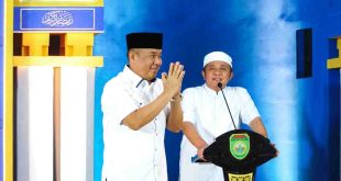 Gubernur Sumsel, Herman Deru dan Wagub Cik Ujang saat menutup pengajian Ramadan di Griya Agung, Palembang, Rabu (26/3/2025) malam. Foto: Humas Pemprov Sumsel.