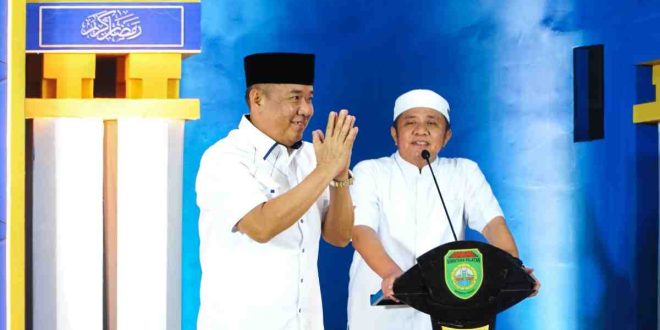 Gubernur Sumsel, Herman Deru dan Wagub Cik Ujang saat menutup pengajian Ramadan di Griya Agung, Palembang, Rabu (26/3/2025) malam. Foto: Humas Pemprov Sumsel.