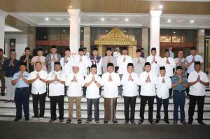 Gubernur Sumsel, Herman Deru bersama Forkompinda dan tomas usai buka puasa bersama di Griya Agung, Sabtu (29/3/2025). Foto: Humas Pemprov Sumsel.