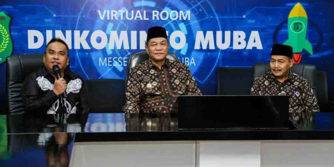 Bupati Muba, HM Toha saat mengunjungi knator Kominfo Muba, Jumat (14/3/2025). Foto: Kominfo Muba.