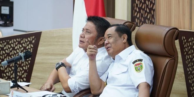 Gubernur Sumatera Selatan, Herman Deru dan Wakil Gubernur (Wagub) H Cik Ujang menyaksikan secara daring dari Command Center Kantor Gubernur, peluncuran Indikator Indeks Pencegahan Korupsi Daerah (IPKD) Monitoring Center for Prevention (MCP) Tahun 2025 oleh Ketua Komisi Pemberantasan Korupsi (KPK) Republik Indonesia (RI), Setyo Budiyanto, Rabu (5/3/2025). Foto: Humas Pemprov Sumsel
