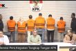 KPK menggelar pres conference dan menahan enam orang terkait OTT di Kabupaten OKU, Minggu (16/3/2025). Foto: screeshot youtube KPK.