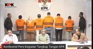 KPK menggelar pres conference dan menahan enam orang terkait OTT di Kabupaten OKU, Minggu (16/3/2025). Foto: screeshot youtube KPK.