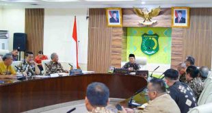 Wabup Muba, Rohman memimpin rapat bersama kepala OPD, dalam rangka sinkronisasi kegiatan pembangunan, Jumat (7/3/2025).Foto: Kominfo Muba.