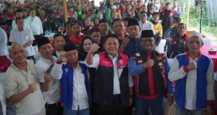 Gubernur Sumsel, Herman Deru bersama para driver ojol di Palembang, Senin (24/3/2025). Foto: Humas Pemprov Sumsel.