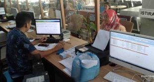 Para pegawai Disdukcapil Muba melayani masyarakat, Selasa (25/3/2025). Foto: Kominfo Muba.