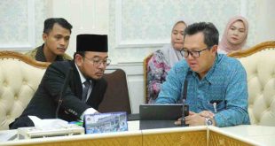 Wakil Walikota (Wawako) Palembang Prima Salam didampingi Kepala Dinas Tenaga Kerja Rediyan Deddy Umrien menerima audensi dari BPJS Ketenagakerjaan di Ruang Rapat II Setda Kota Palembang, Kamis (20/3/2025). Foto: Kominfo Palembang.