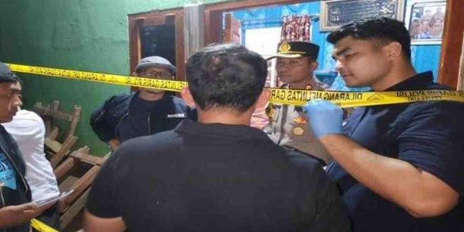 Kapolres Mura, AKBP Andi Supriadi memimpin langsung penemuna lima warga yang keracunan, Jumat (28/2/2025). Foto: IST