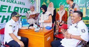 Wabup Muba, Rohman saat meninau posko mudik di Bayung Lencir. Foto: Kominfo Muba.
