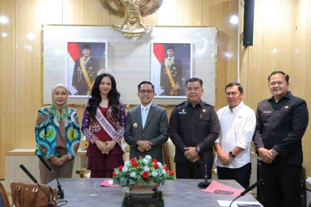 Putri Indonesia Sumsel, Salma bersilaturrahim ke Walikota Palembang, Ratu Dewa, Rabu (5/3/2025). Foto: Kominfo Palembang.