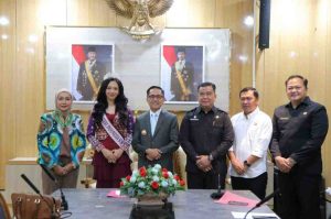 Putri Indonesia Sumsel, Salma bersilaturrahim ke Walikota Palembang, Ratu Dewa, Rabu (5/3/2025). Foto: Kominfo Palembang.