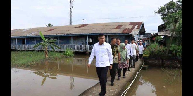 Sekda Palembang Afrizal Hasyim, bersama Kepala Dinas Pendidikan (Disdik) , Jumat (14/3/2025) melakukan kunjungan ke Sekolah Dasar Negeri (SDN) 200 Palembang. Foto: Kominfo Palembang.