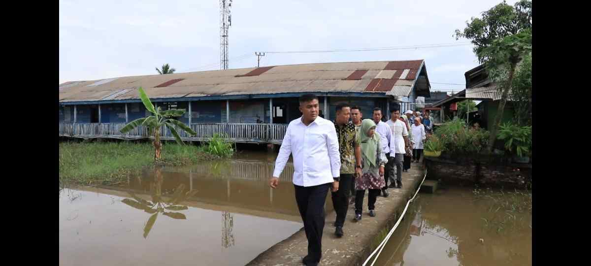 Sekda Palembang Afrizal Hasyim, bersama Kepala Dinas Pendidikan (Disdik) , Jumat (14/3/2025) melakukan kunjungan ke Sekolah Dasar Negeri (SDN) 200 Palembang. Foto: Kominfo Palembang.