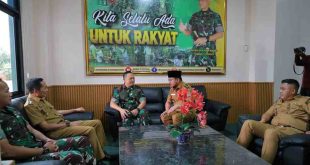 Walikota Palembang, Ratu Dewa bersilaturrahim dengan Dandim 0418 Palembang, Letkol Kav Ferdiansyah, Senin (3/3/2025). Foto: Kominfo Palembang.
