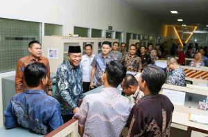 Bupati Muba, HM Toha mengunjungi para ASn di sejumlah OPD di Sekayu, Kamis (13/3/2025). Foto: Kominfo Muba.