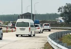 Sejumlah kendaraan yang mulai melintasi tol Musi Landas-Pulau Rimau, Betung,Senin (24/3/2025). Foto: screenshot IG Askolani.