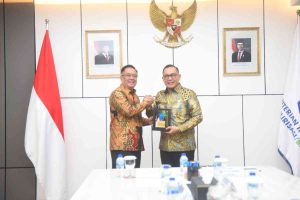 Wagub Sumsel, Cik Ujang audiensi dengan Wakil Menteri Investasi dan Hilirisasi/Wakil Kepala Badan Koordinasi Penanaman Modal (BKPM), Todotua Pasaribu di Ruang Rapat Wakil Menteri Investasi RI Jakarta, Selasa (11/3/2025) siang. Foto: Humas Pemprov Sumsel.