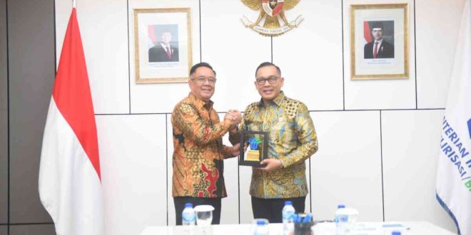 Wagub Sumsel, Cik Ujang audiensi dengan Wakil Menteri Investasi dan Hilirisasi/Wakil Kepala Badan Koordinasi Penanaman Modal (BKPM), Todotua Pasaribu di Ruang Rapat Wakil Menteri Investasi RI Jakarta, Selasa (11/3/2025) siang. Foto: Humas Pemprov Sumsel.