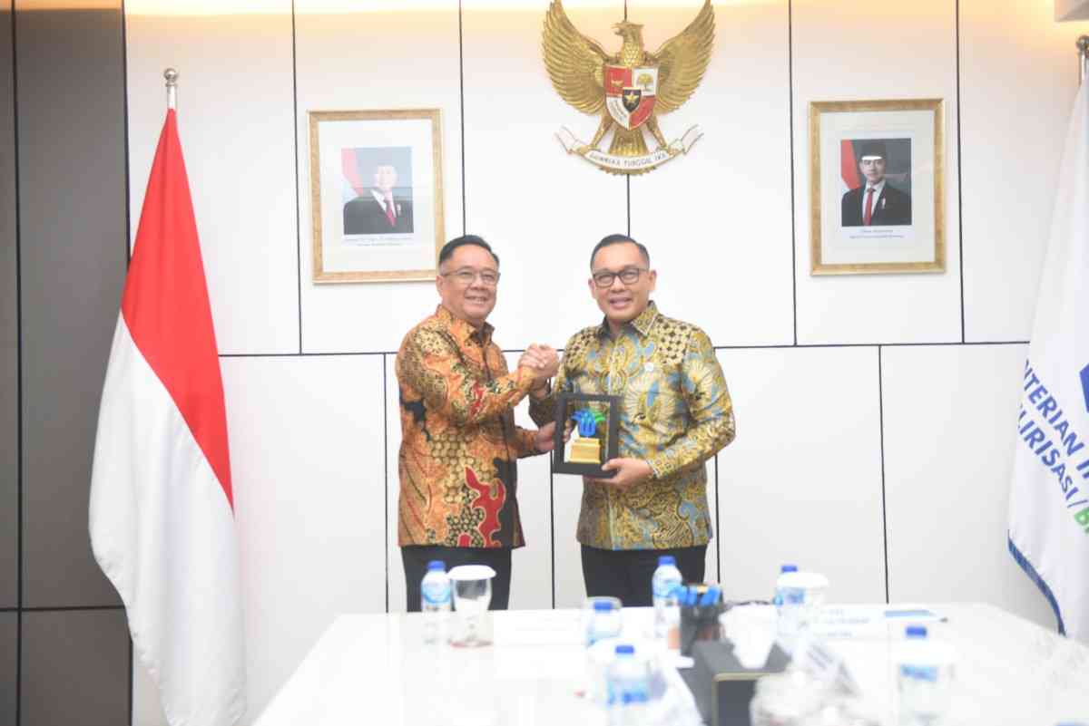 Wagub Sumsel, Cik Ujang audiensi dengan Wakil Menteri Investasi dan Hilirisasi/Wakil Kepala Badan Koordinasi Penanaman Modal (BKPM), Todotua Pasaribu di Ruang Rapat Wakil Menteri Investasi RI Jakarta, Selasa (11/3/2025) siang. Foto: Humas Pemprov Sumsel.